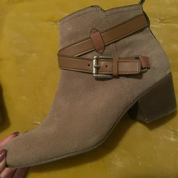✨HP✨ COACH Taupe Suede Ankle Boots - Picture 3 of 6